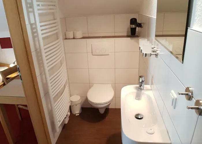 Haus Waldesblick בית הארחה 4*